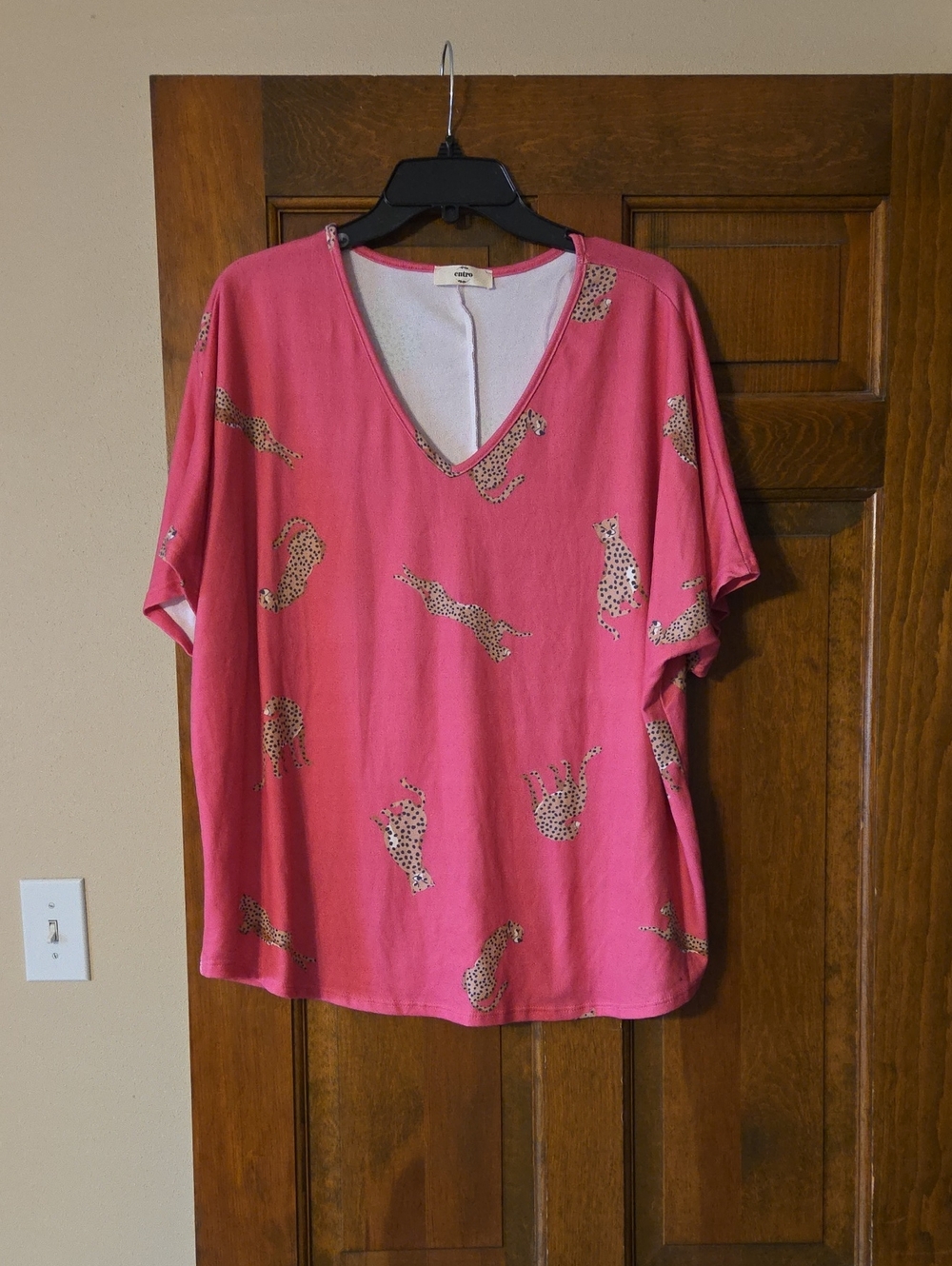 entro Pink Leopard-Print V-Neck Short Sleeve Top